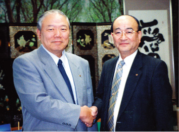戸田 一雄元副社長と懇談（2002年）